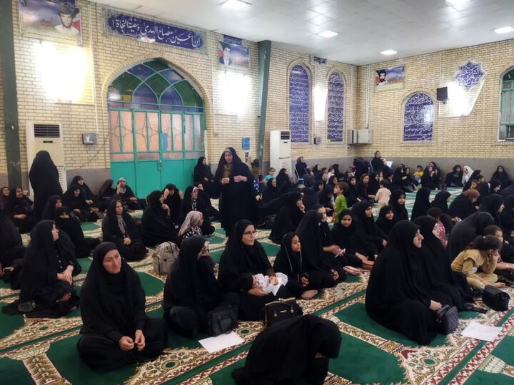 داشتن رهبری واحد وحضور فراگیر مردم از ویژگی های انقلاب اسلامی است