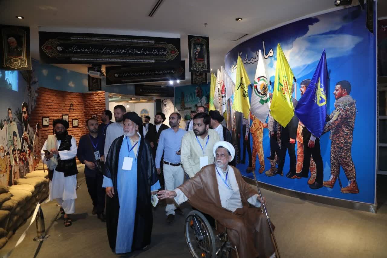 بازدید مهمانان خارجی سالگرد ارتحال امام(ره) از باغ موزه دفاع مقدس
