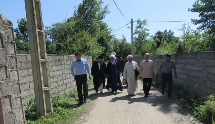 آیت الله فاضل لنکرانی با خانواده شهید شوقی دیدار کرد