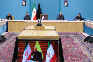 8 گەڵاڵەی گەورەی نەوتی لە 5 پارێزگای ئێران کرایەوە