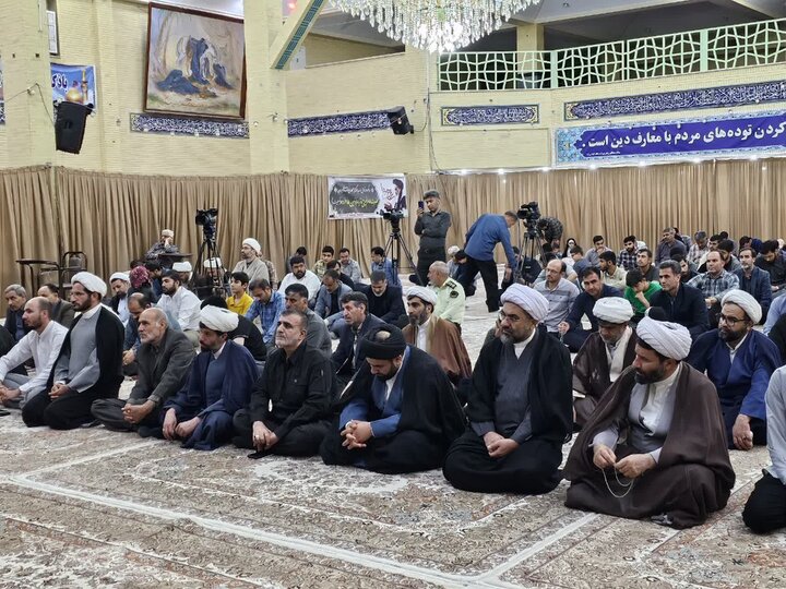 مراسم بزرگداشت ارتحال امام و شهدای خدمت در حسینیه سنندج مراسم بزرگداشت ارتحال امام و شهدای خدمت در حسینیه سنندج