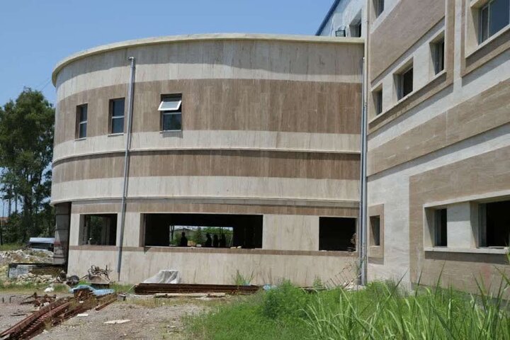 وزیر بهداشت از طرح توسعه بیمارستان انزلی بازدید کرد