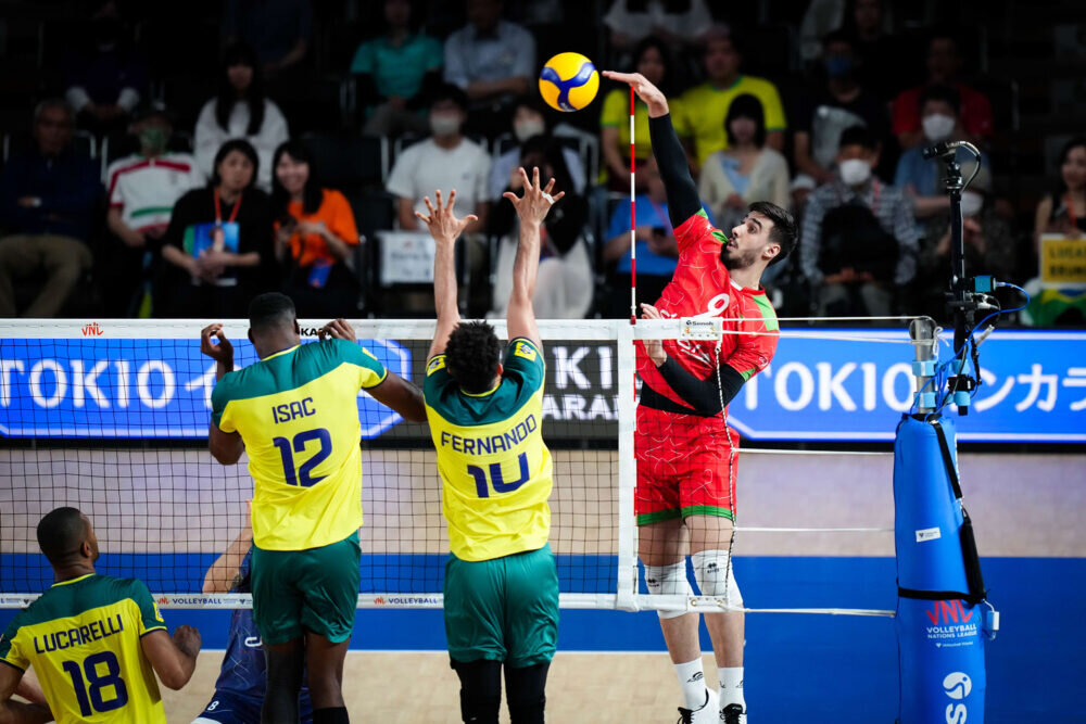 شکست تیم ملی والیبال ایران برابر برزیل/ «نوسان» کار را خراب کرد!