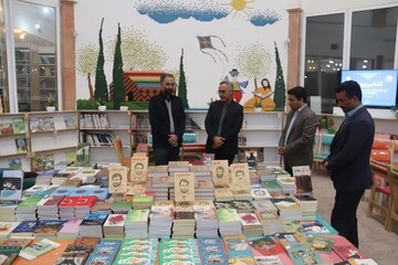 حوزه هنری یزد ۲هزار جلد کتاب به کتابخانه‌های عمومی استان اهدا کرد
