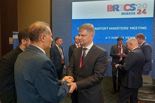 İranlı büyükelçi, Rusya Demiryolları Genel Müdürü ile görüştü