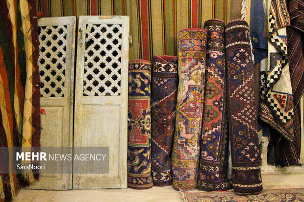خریدار 70 تخته فرش با رسیدجعلی به دام افتاد