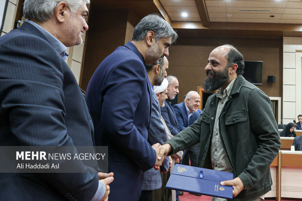 همایش تجلیل از برگزیدگان پویش رسانه‌ای «ققنوس قلم»