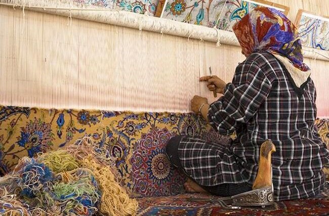زیر پای ایرانیها؛ تاج سر خارجیها زیر پای ایرانیها؛ تاج سر خارجیها