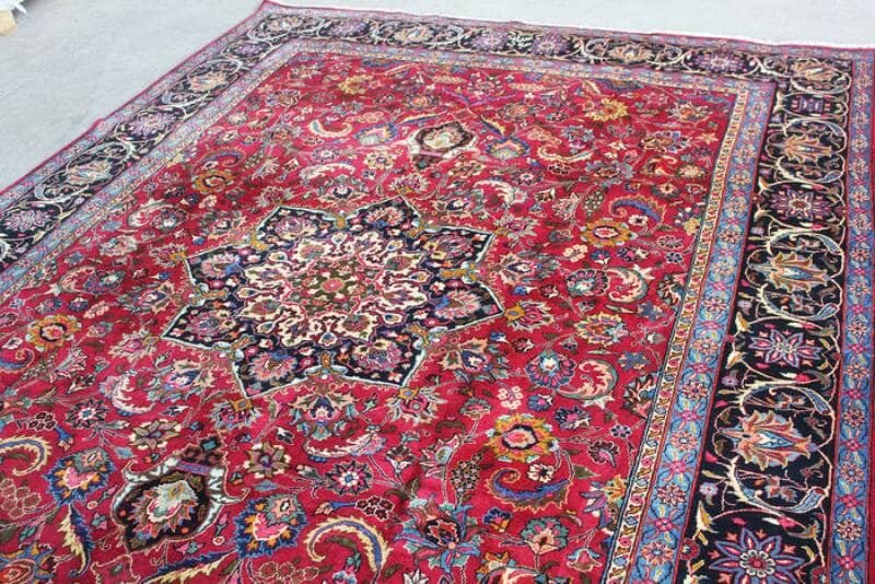 زیر پای ایرانیها؛ تاج سر خارجیها