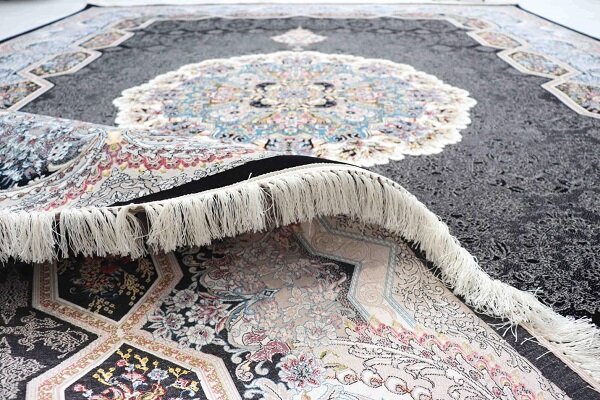 زیر پای ایرانیها؛ تاج سر خارجیها