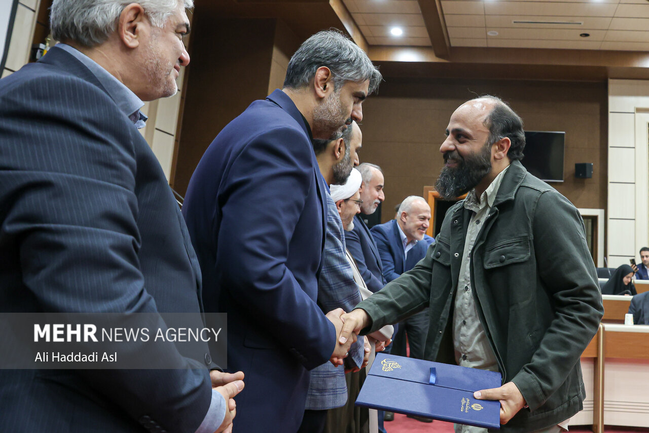 همایش تجلیل از برگزیدگان پویش رسانه‌ای «ققنوس قلم»