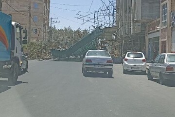 سقوط داربست در خیابان غدیر زاهدان