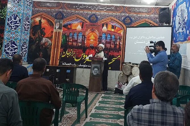 همایش مداحان عزاداری آئینی دشتستان برگزار شد همایش مداحان عزاداری آئینی دشتستان برگزار شد