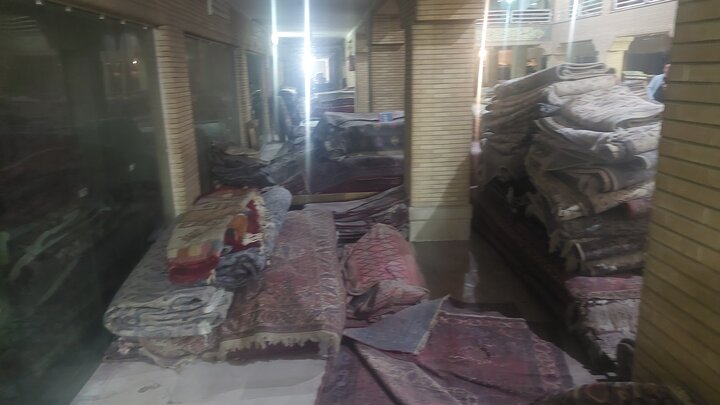 چراغ بیجان حجرههای بازار فرش اصفهان