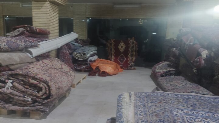 چراغ بیجان حجرههای بازار فرش اصفهان