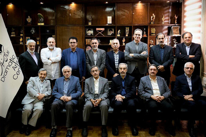 نشست هماندیشی حمید نیلی با مدیران سابق هنرهای نمایشی برگزار شد نشست هماندیشی حمید نیلی با مدیران سابق هنرهای نمایشی برگزار شد