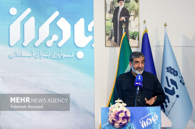 حسین یکتا عضو شورای عالی جهاد سازندگی در افتتاحیه نمایشگاه آبادیران