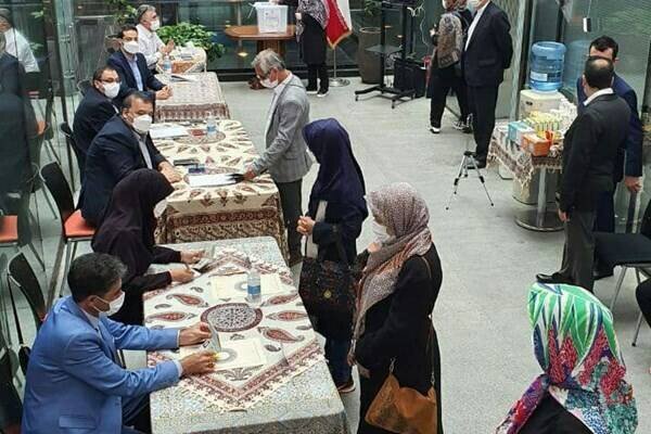 بیرون ملک مقیم ایرانی 250 پولنگ اسٹیشنوں میں ووٹ دے سکیں گے