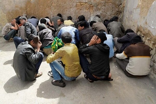 ۲۰ معتاد متجاهر در لنجان دستگیر شد