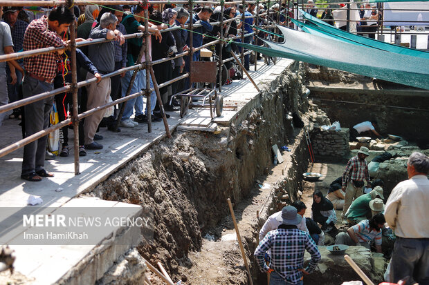 کشف شواهدی از قرون ابتدایی و میانی اسلامی در خیابان باباطاهر