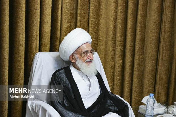 آیت الله نوری همدانی: قدر انقلاب و مردم را بدانیم