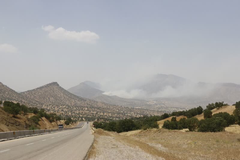 گردش «آتش» در جنگلهای لرستان/ قلب زاگرس همچنان میسوزد