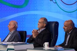 Masoud Pezeshkian takes part in TV debate