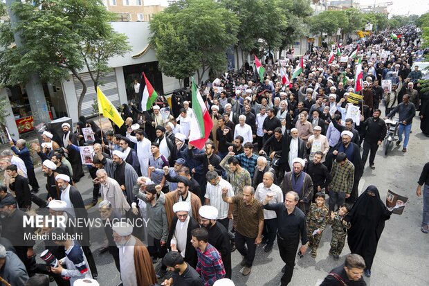 لحظاتی از حضور پرشور مردم قم در اجتماع «لبیک یا نصرالله»