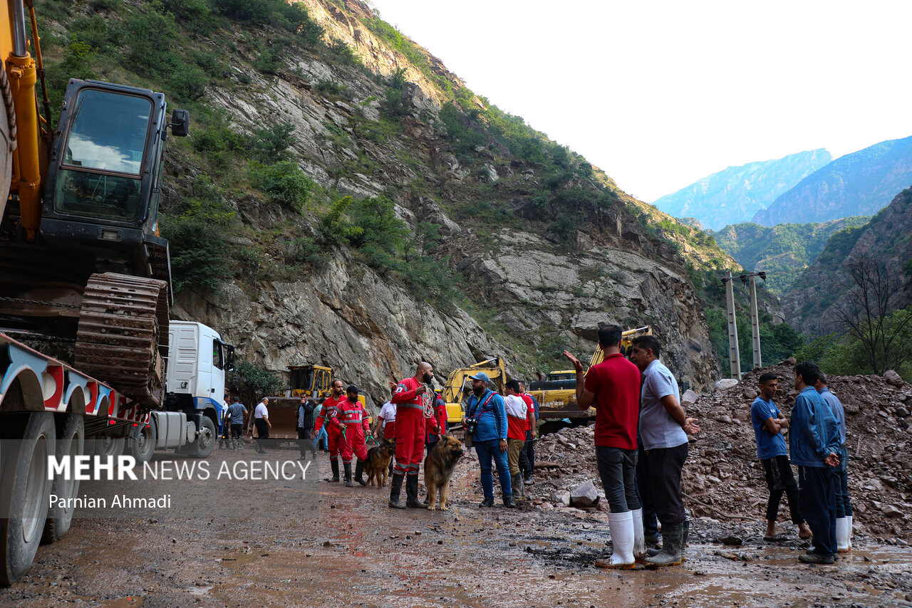 کندوان سیل می آید و سنگ/ مدیریت کیش و ماتی بحران!