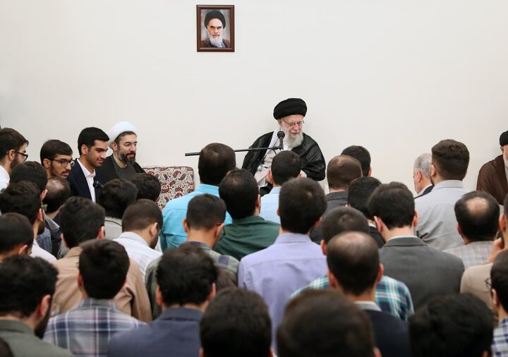 Leader urges preserving Iran political independence