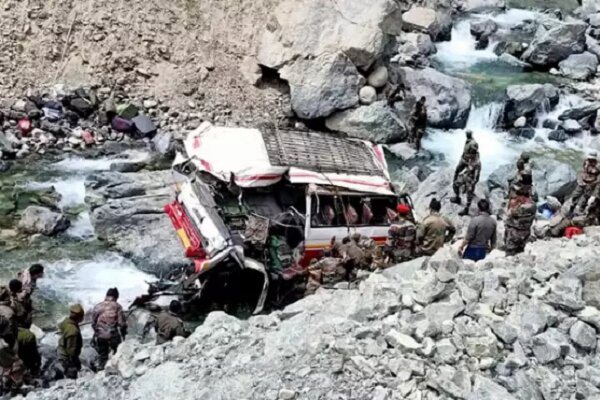 10 killed, 13 injured as bus falls into river in India