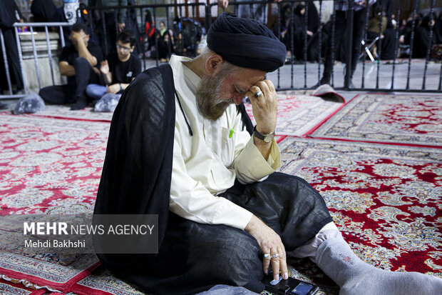 اجتماع لبیک یا حسین (ع) در حرم حضرت معصومه (س) اجتماع لبیک یا حسین (ع) در حرم حضرت معصومه (س)