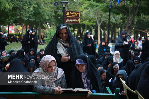مراسم دعای عرفه در پارک ملت مشهد