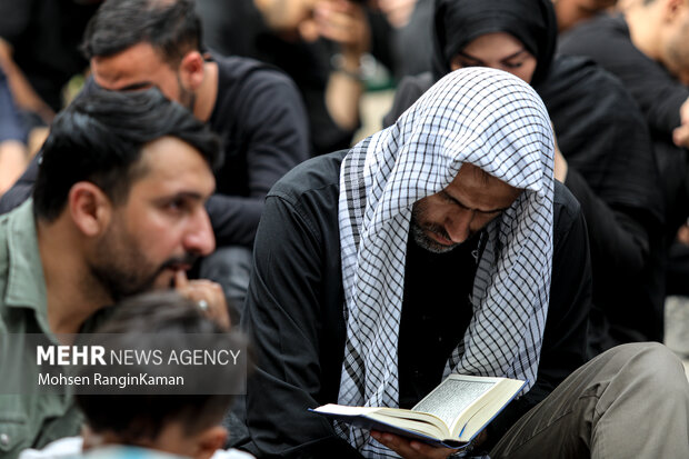 مراسم قرائت دعای عرفه در هیئت عشاق‌الحسین(ع) تهران