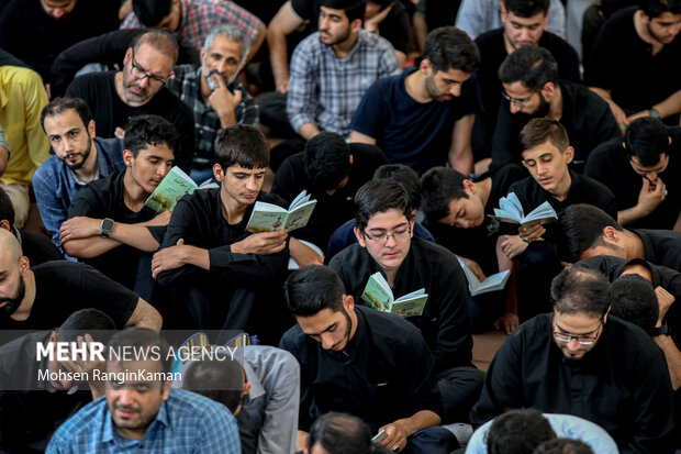 مراسم قرائت دعای عرفه در هیئت عشاق‌الحسین(ع) تهران