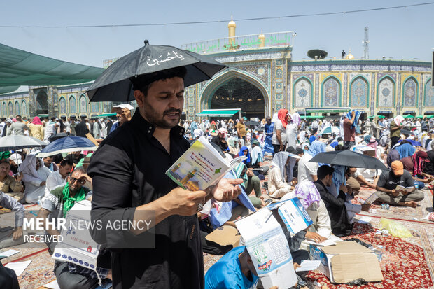 مراسم قرائت دعای عرفه در کربلای معلی