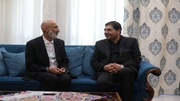 الرئيس الايراني يلتقي "حميد نوري" في منزله