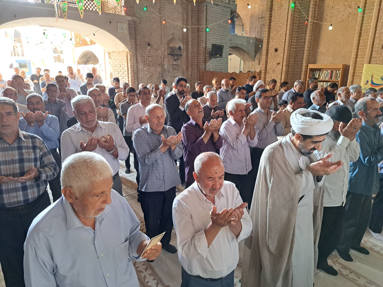 اقامه نماز عید قربان در اردستان