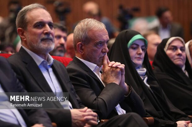 پزشکیان: مقابل کسانی که زور میگویند کوتاه نخواهم آمد پزشکیان: مقابل کسانی که زور میگویند کوتاه نخواهم آمد
