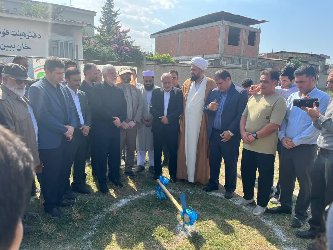 عملیات اجرایی احداث زمین چمن مصنوعی در خان ببین آغاز شد