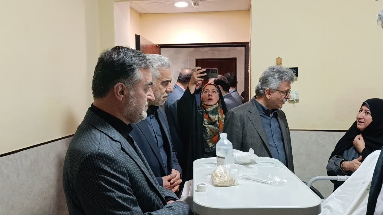 عیادت «پورحسینی» از آسیب دیدگان حریق بیمارستان قائم رشت