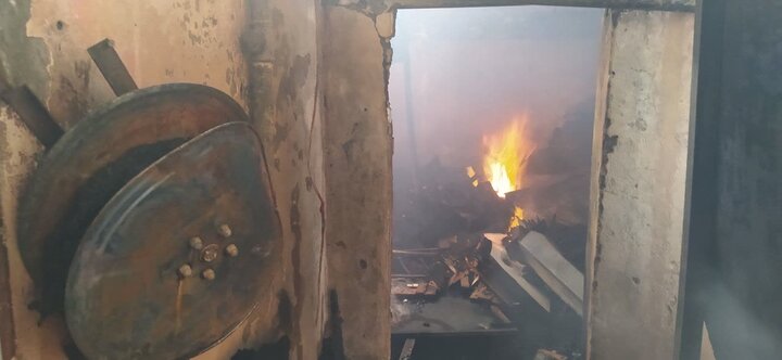 آتشسوزی در کارگاه مبل خیابان امام خمینی