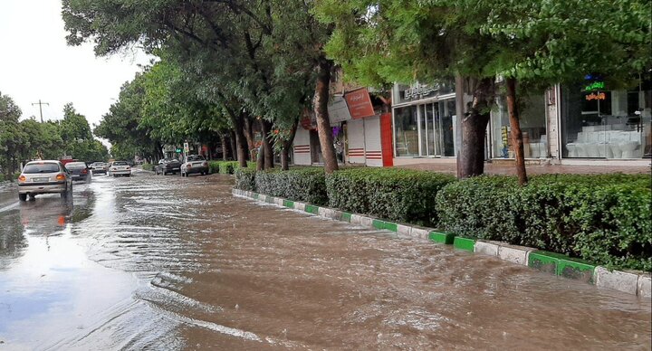 بارش شدید باران منجر به آب‌گرفتگی خیابان‌های بجنورد شد