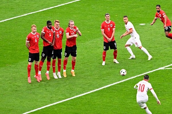 برتری اتریش برابر لهستان/«لواندوفسکی» در آستانه حذف از جام