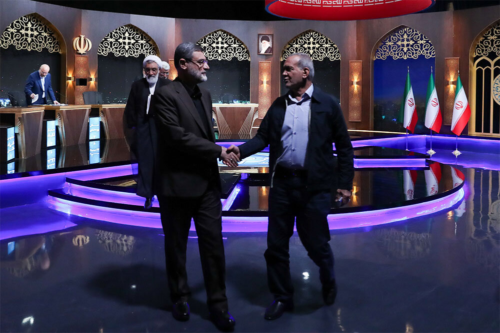 مناظرهها داغ شد؟/ انتشار عکس و جدلهای کلامی در میانه بحث