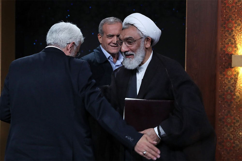 مناظرهها داغ شد؟/ انتشار عکس و جدلهای کلامی در میانه بحث