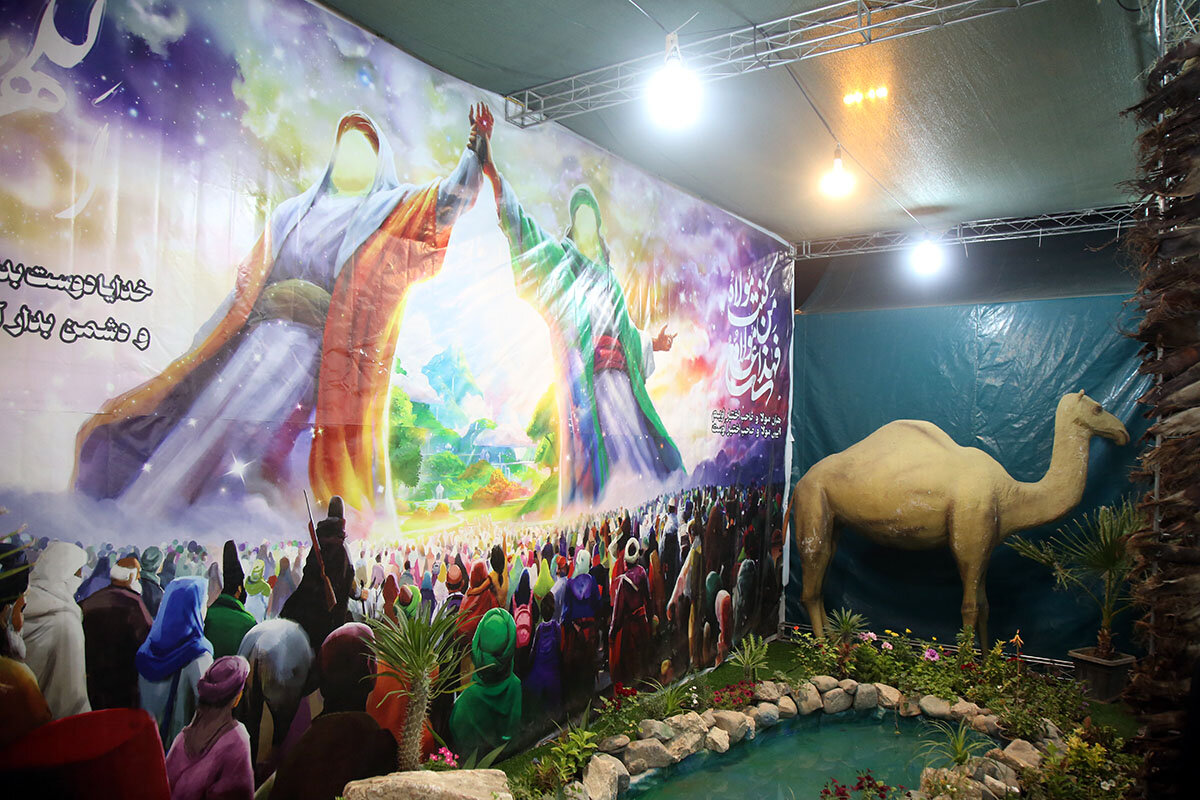 نمایشگاه غدیر در حرم مطهر بانوی کرامت