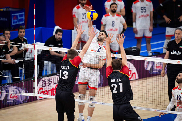 با تحمیل کنندگان «پائز» برخورد شود / مربیان همدیگر را قبول ندارند