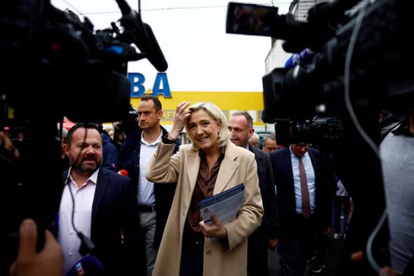 France's far right National Rally leading ahead of election