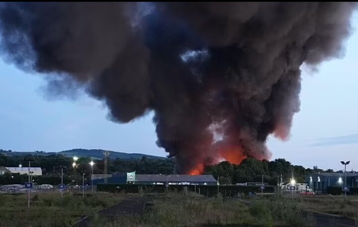 وقوع آتش‌سوزی گسترده در شهرک صنعتی اسکاتلند